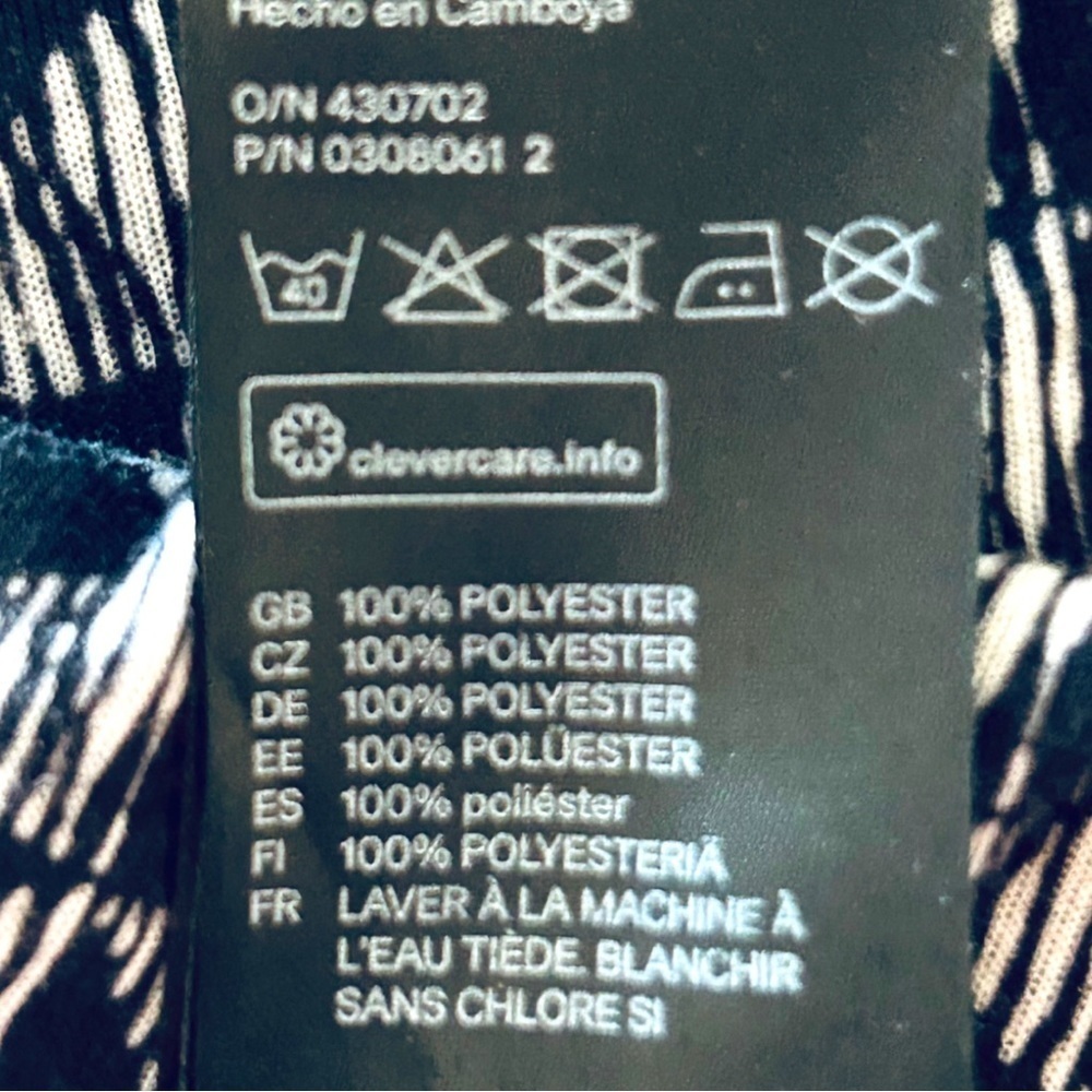 4/$20 H&M Black White Geometric Print Hi-Low Top Small - Picture 5 of 6